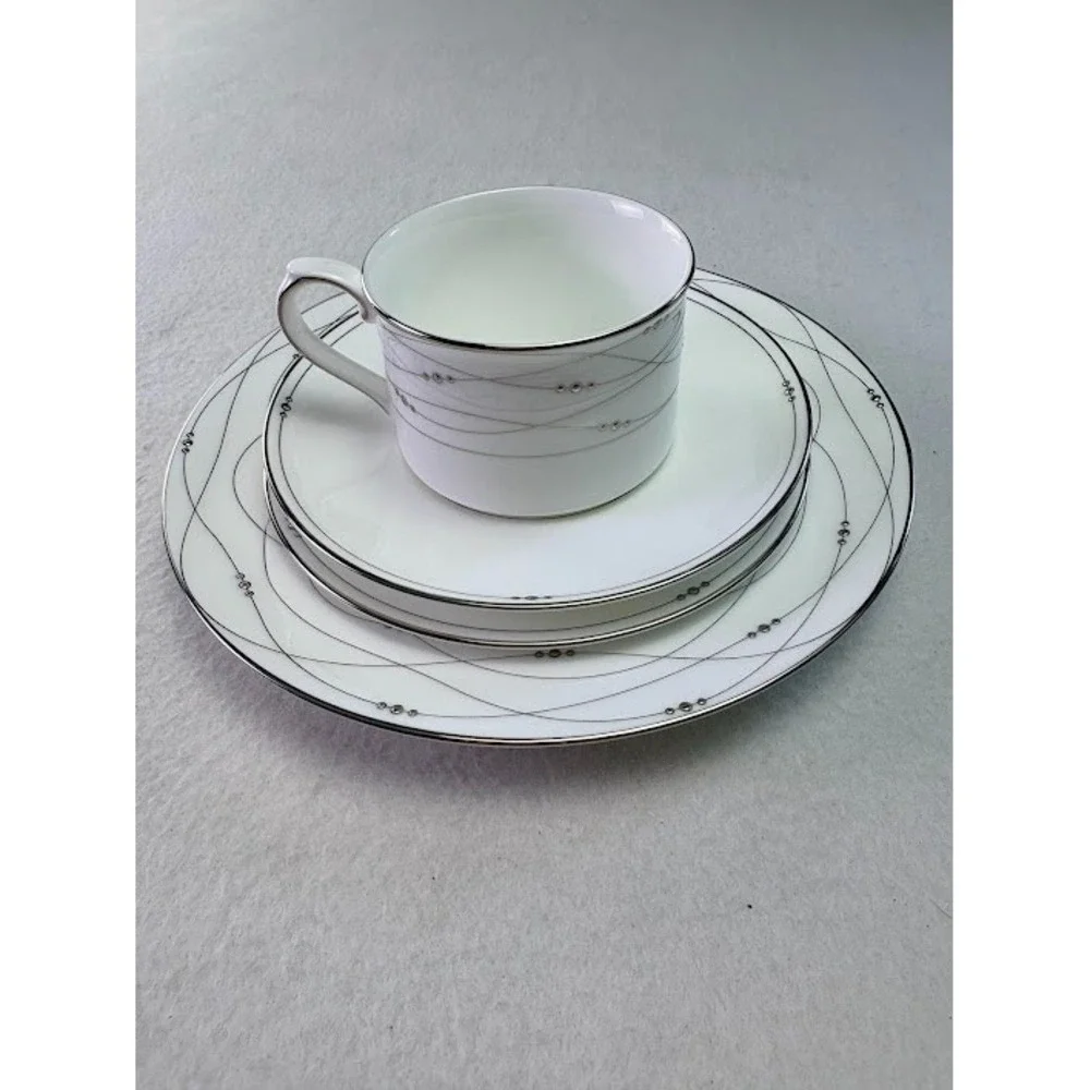 Royal Doulton Platinum Lux Silver Rim‎ 5 Pc Place Setting NEW